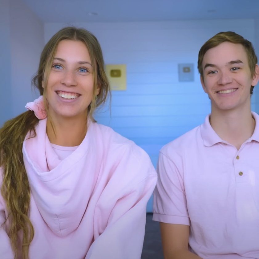  pink shirt couple break up