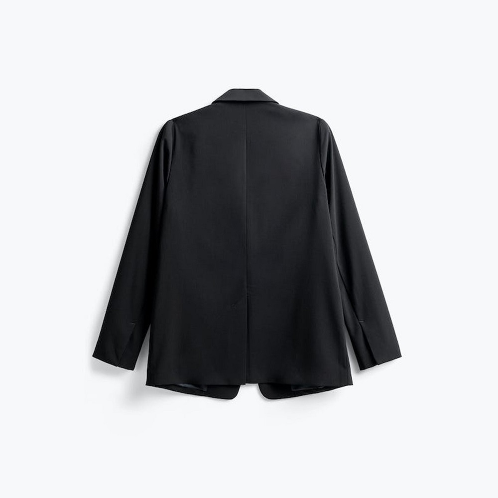 women’s black blazer
