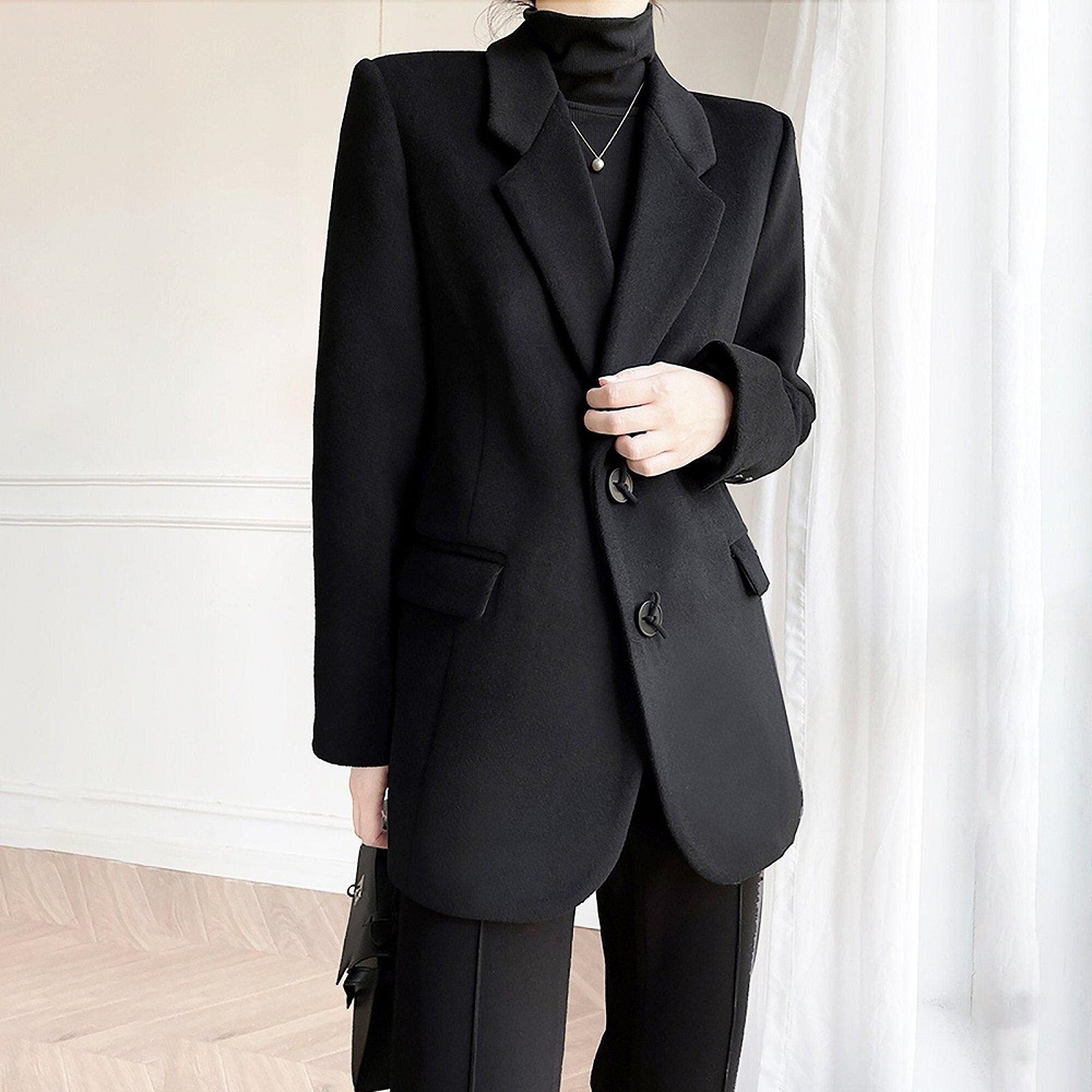 women’s black blazer