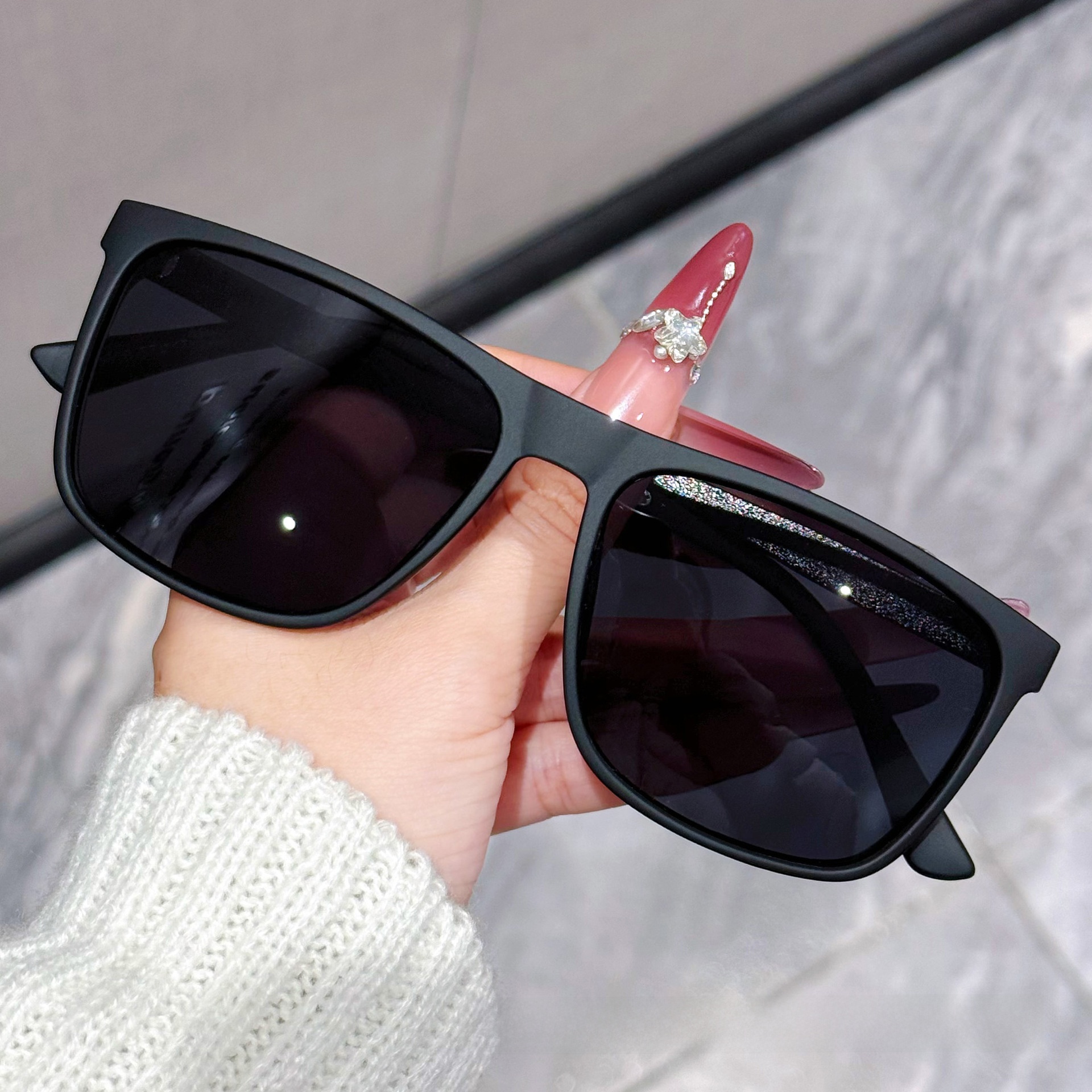 sunglasses prevent melanin production